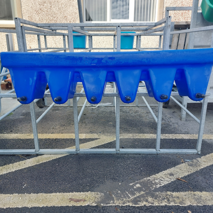 6 Teat Compartment Feeder